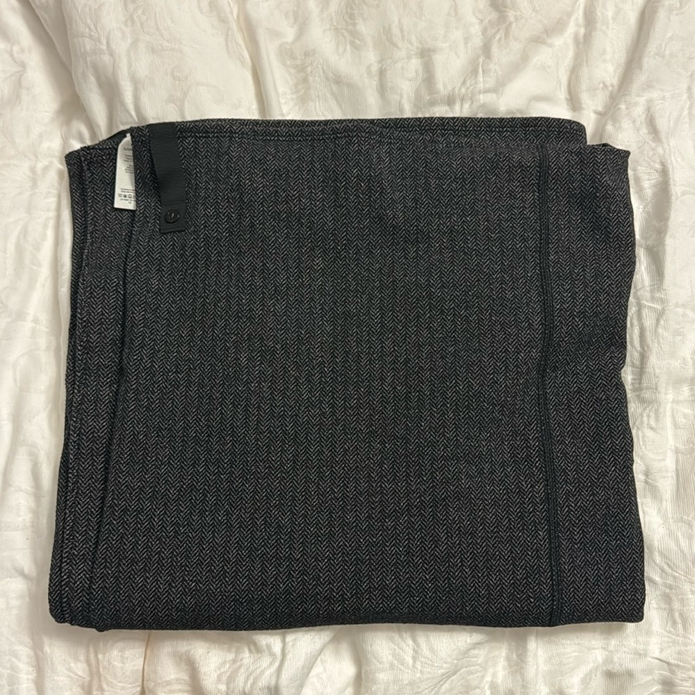 Lululemon buttoned scarf/shawl